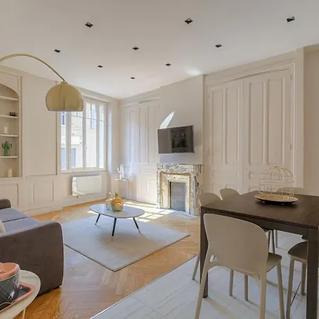 Spacieux T3 Moderne Avec Parking, Ecully Exterior photo
