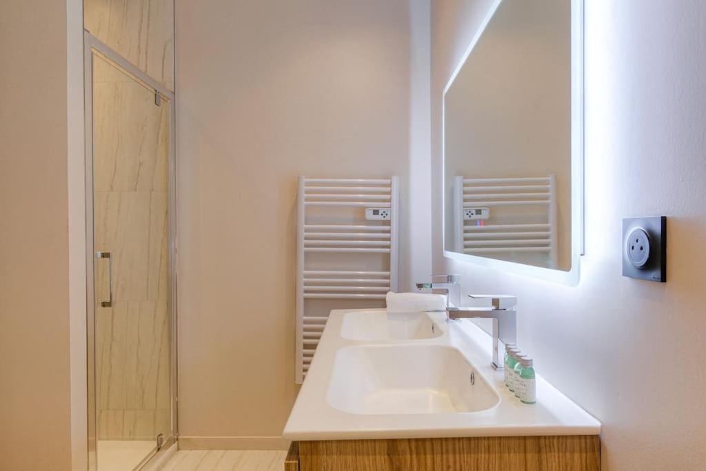 Spacieux T3 Moderne Avec Parking, * Ecully