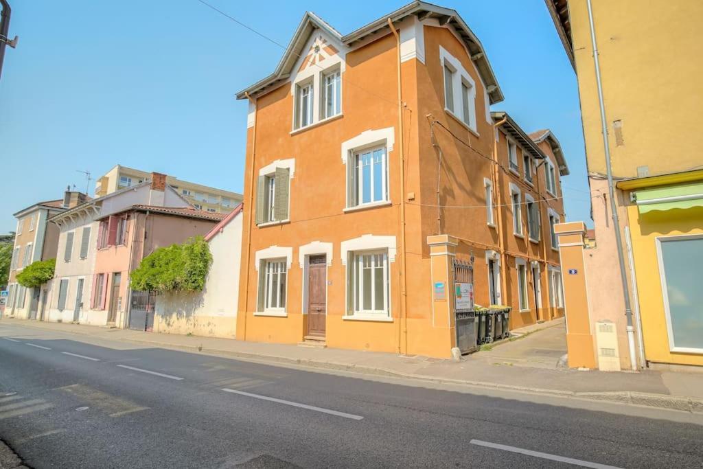 Spacieux T3 Moderne Avec Parking, Ecully