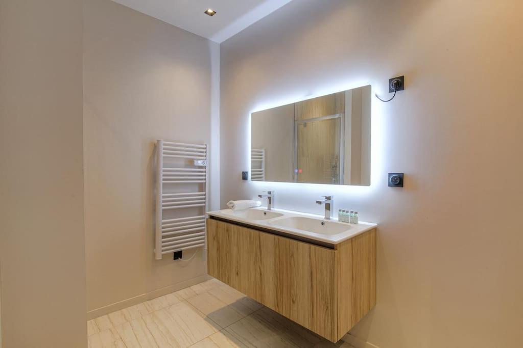 Spacieux T3 Moderne Avec Parking, * Ecully