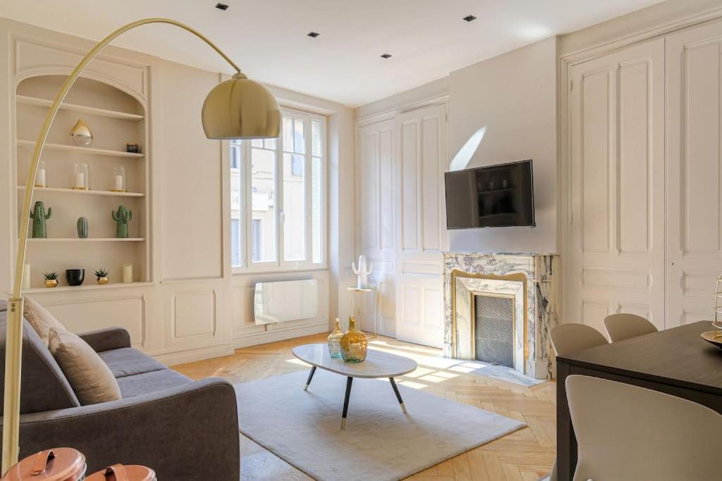 Apartment Spacieux T3 Moderne Avec Parking, *