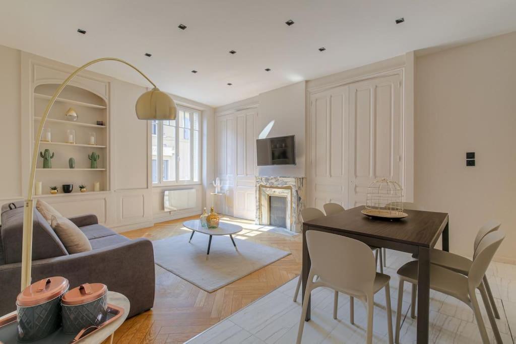 Spacieux T3 Moderne Avec Parking, * Ecully